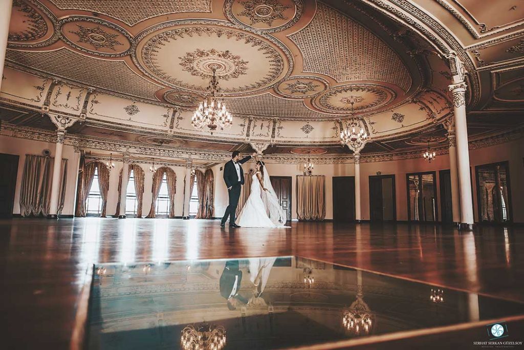 İstanbul Düğün Hikayesi Tuğba ve Mert Adile Sultan Kasrı'nın görkemli salonunda