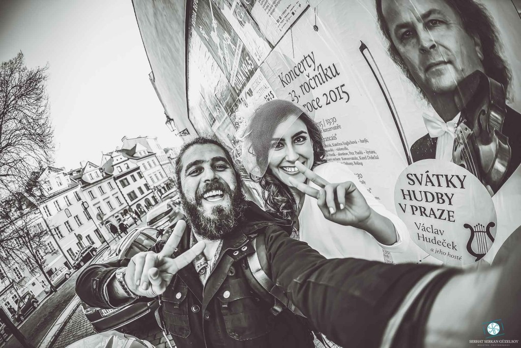 Sokakta gelin ile Serhat Serkan Güzelsoy selfie