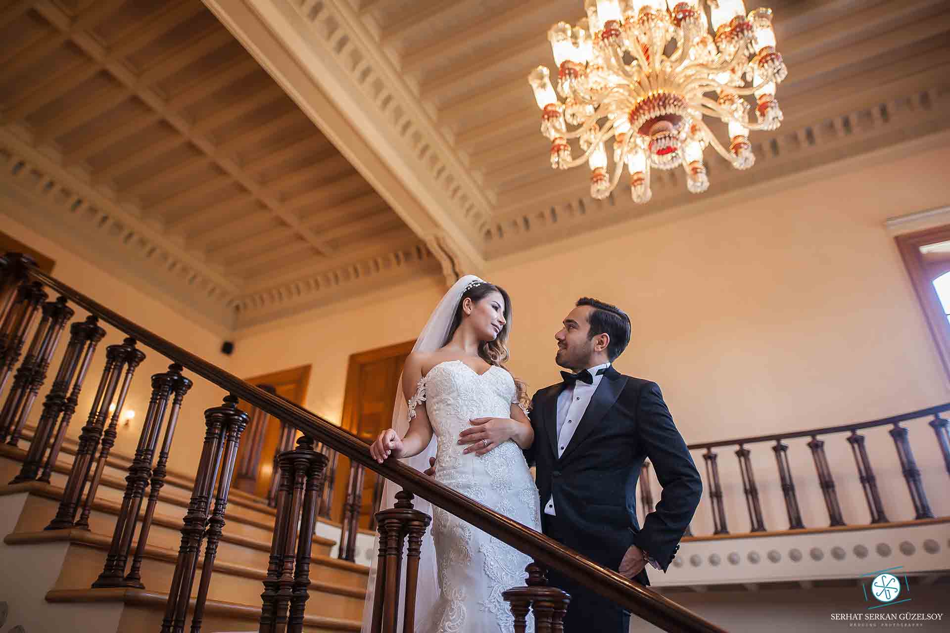 Gelin damat dış çekim pozları duvak ve romantik yakın plan