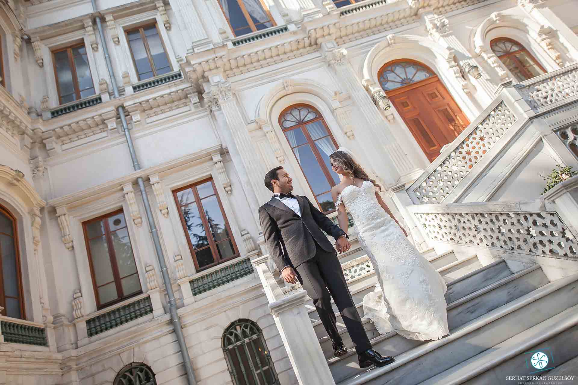 Gelin damat dış çekim pozları doğal çift portresi